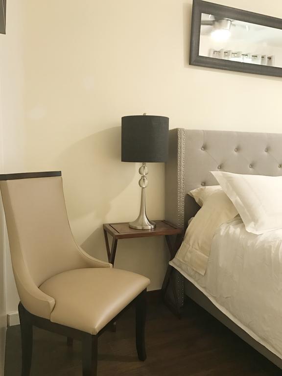 Beverly Hills Spanish Couette-café *